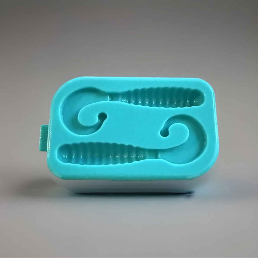4 Inch Swimming Grub Mold